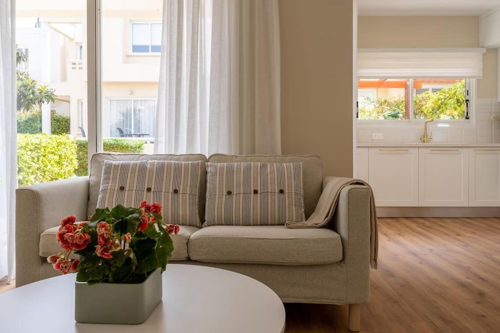 Cozy Nerina Cottage At Harbour Paphos Extérieur photo
