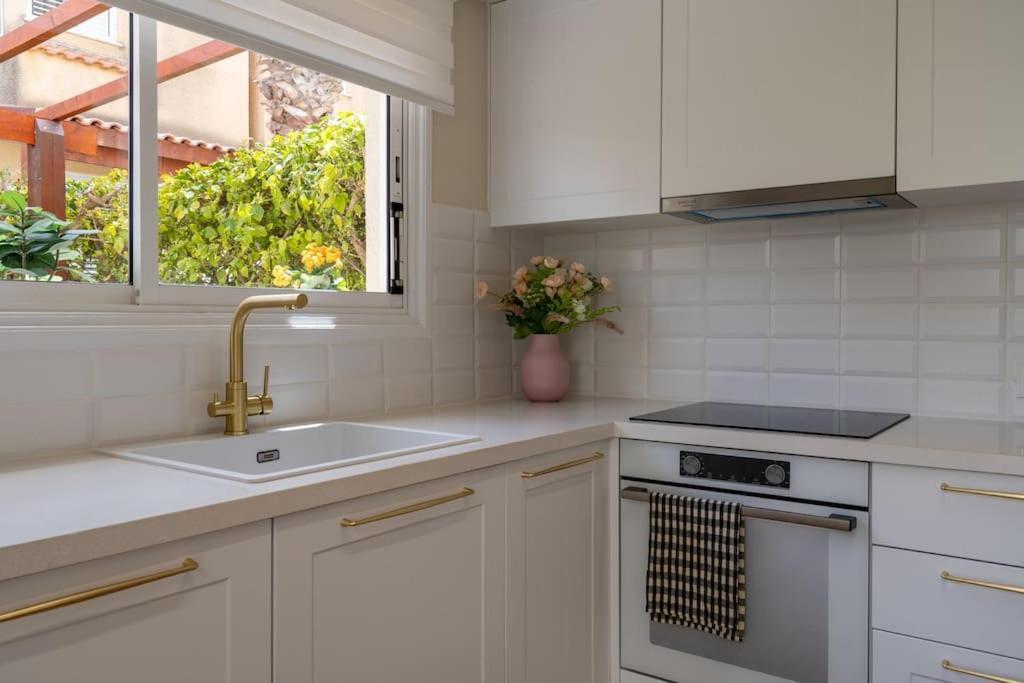 Cozy Nerina Cottage At Harbour Paphos Extérieur photo