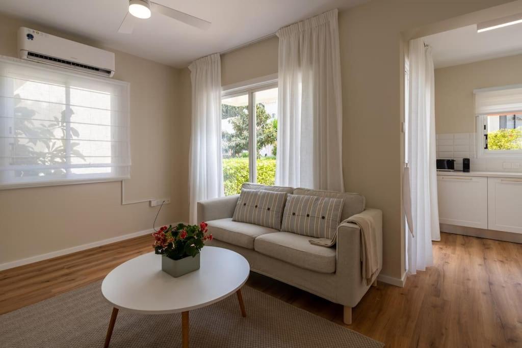Cozy Nerina Cottage At Harbour Paphos Extérieur photo